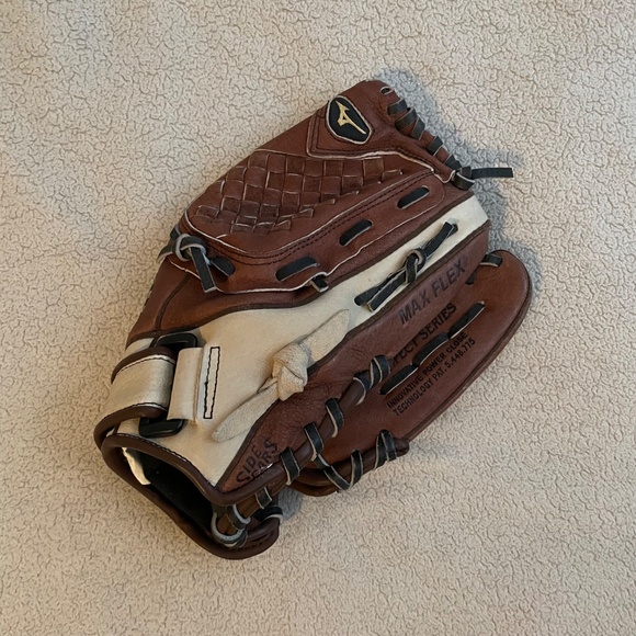 Mizuno Power Close 11.5” GPP 1151 RH Glove - Picture 2 of 8